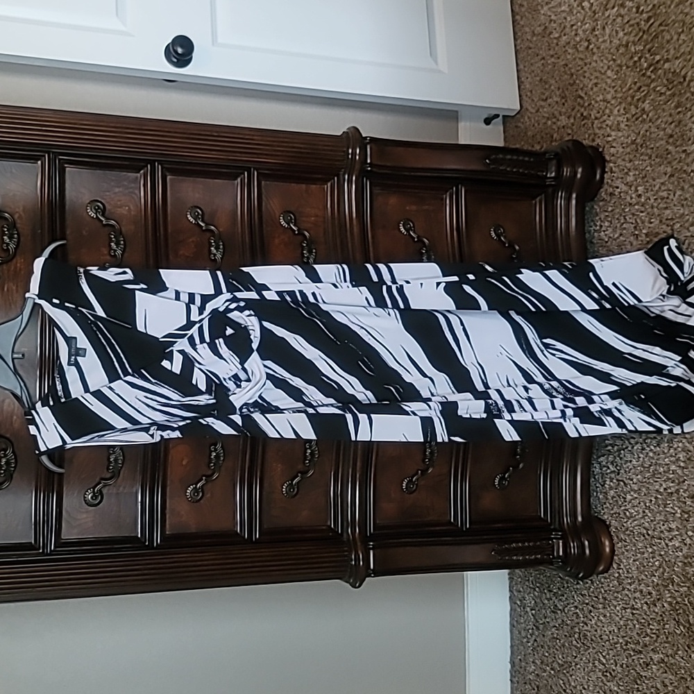 I.N. Studio womens B/W maxi dress,  size 16, stretch